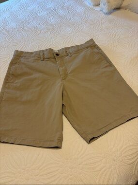 GAP Men's Flat Front Chino Shorts - Tan